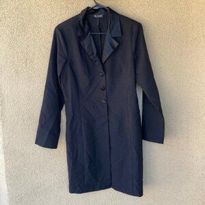 The perfect light weight vintage Tuxedo style women’s  coat size medium black